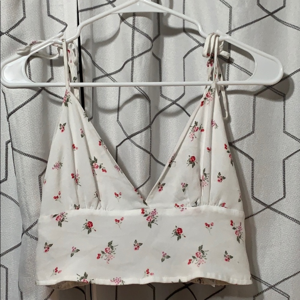 forever 21 shoulder tie floral cropped tank top:)